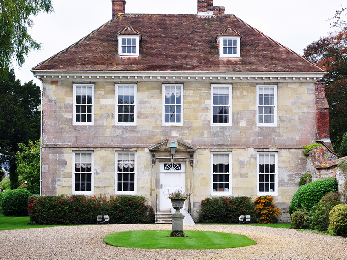 Beautiful Mansion House and Grounds